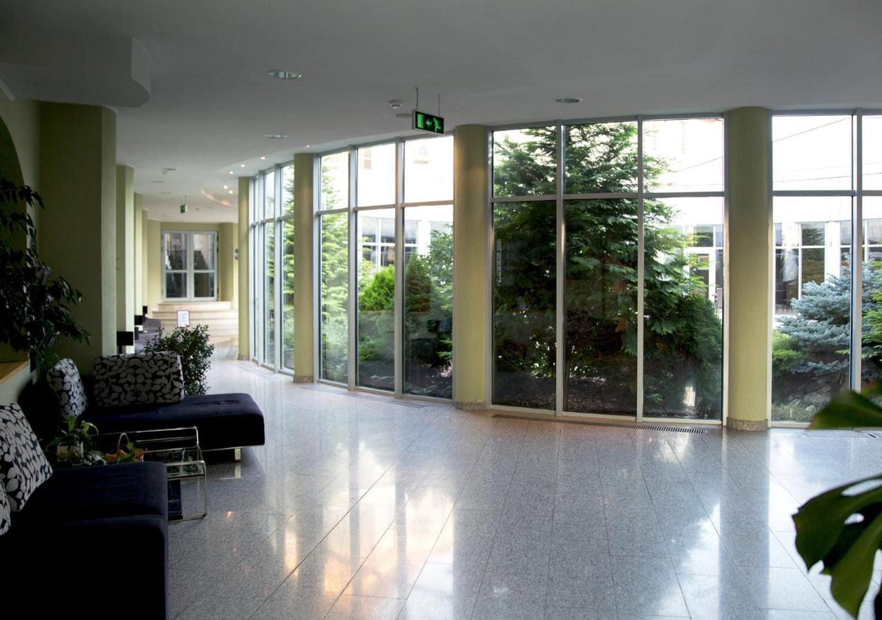 Hotel Atrium Tîrgu Secuiesc Exterior foto