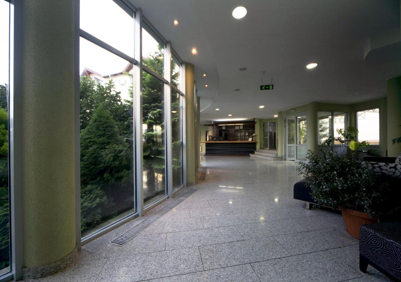 Hotel Atrium Tîrgu Secuiesc Exterior foto